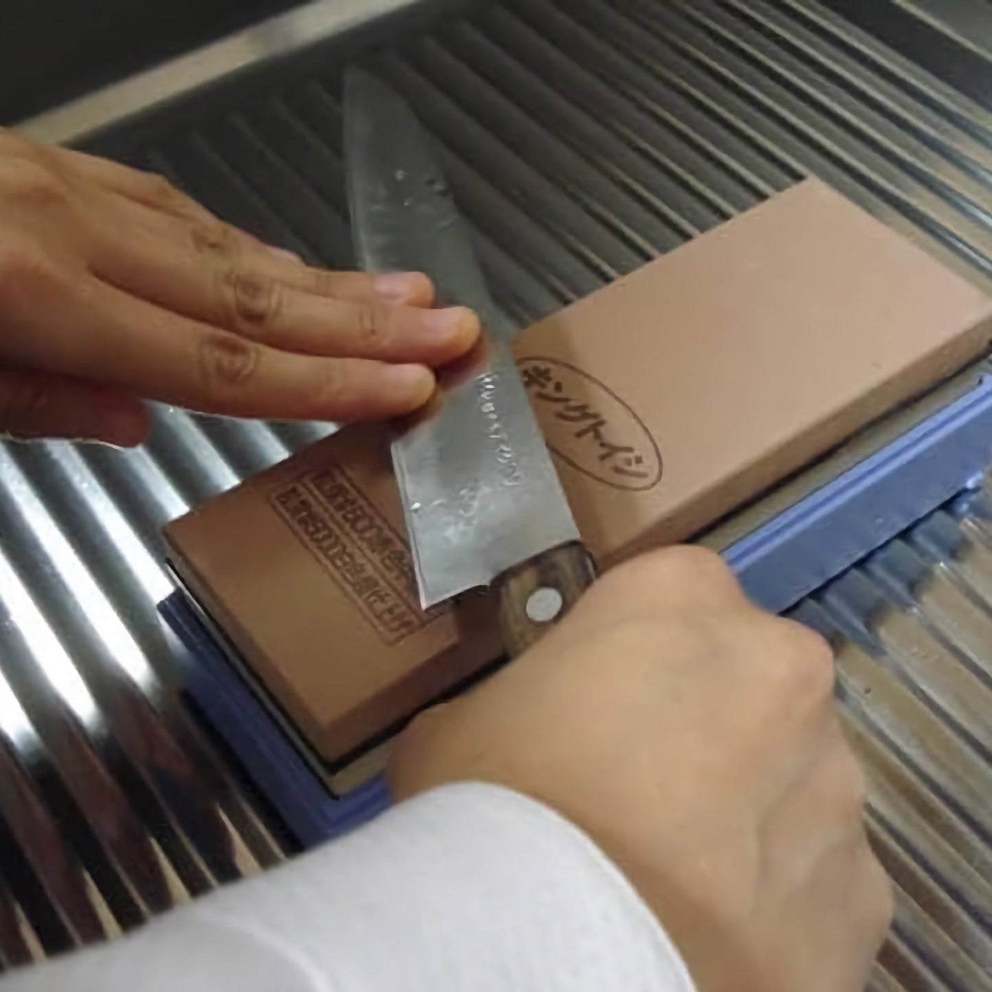 KING PB-04 Dual-Sided Whetstone – Medium and Fine Grit #800/#6000 – Made in Japan Ginza Steel