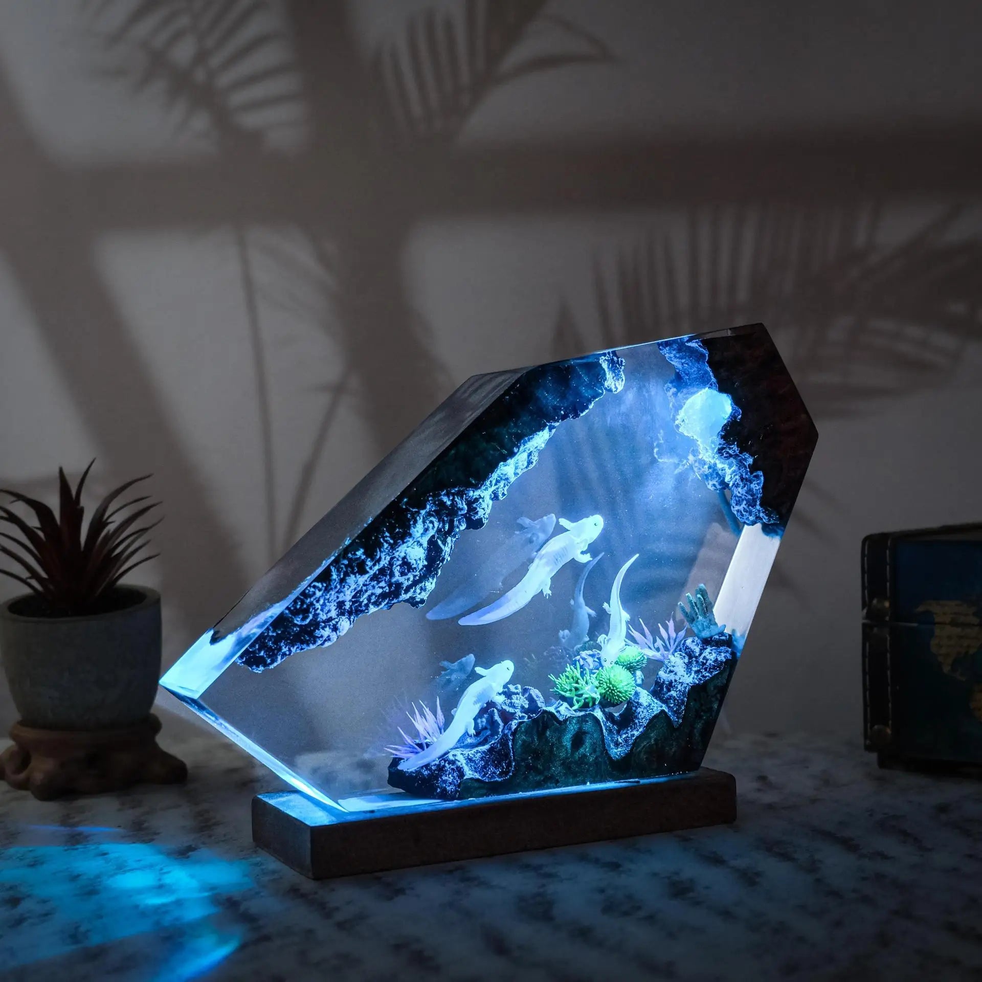 Underwater World Salamander Resin Art Luminous Atmosphere Display Piece Unique Festival Gift Home Decoration Handicraft Elk-Valley 3D