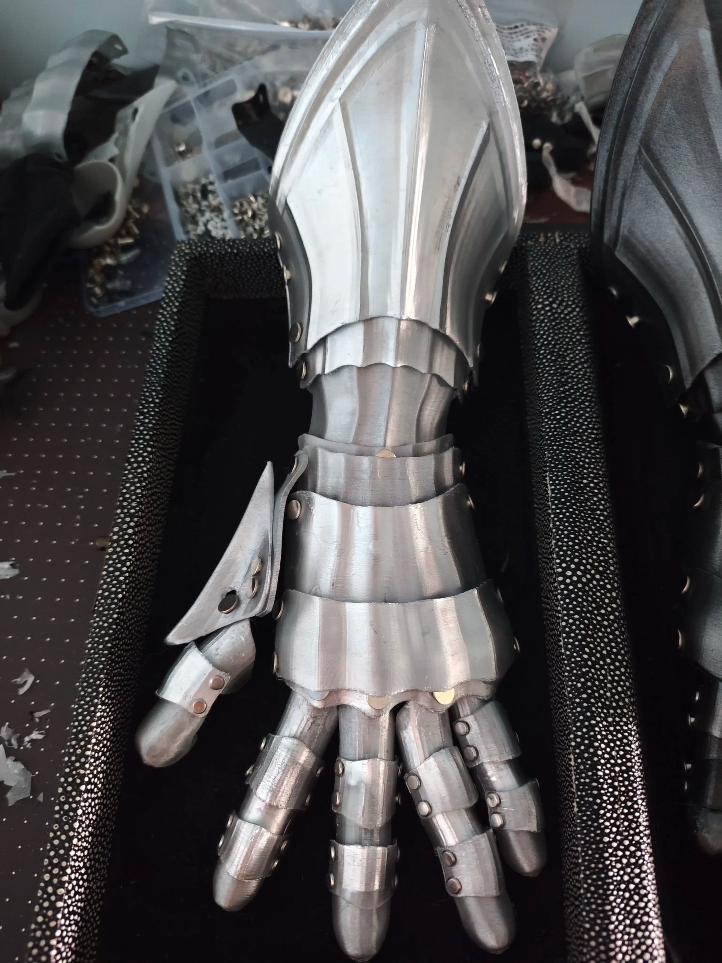 3D printed Cosplay prop mechanical plate armor gloves, hand armor, 3D printed mechanical arm knight hand armor Elk-Valley 3D