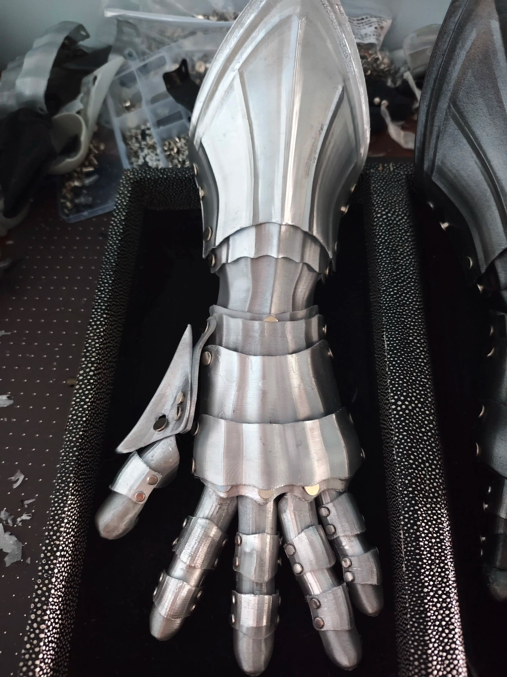 3D printed Cosplay prop mechanical plate armor gloves, hand armor, 3D printed mechanical arm knight hand armor Elk-Valley 3D