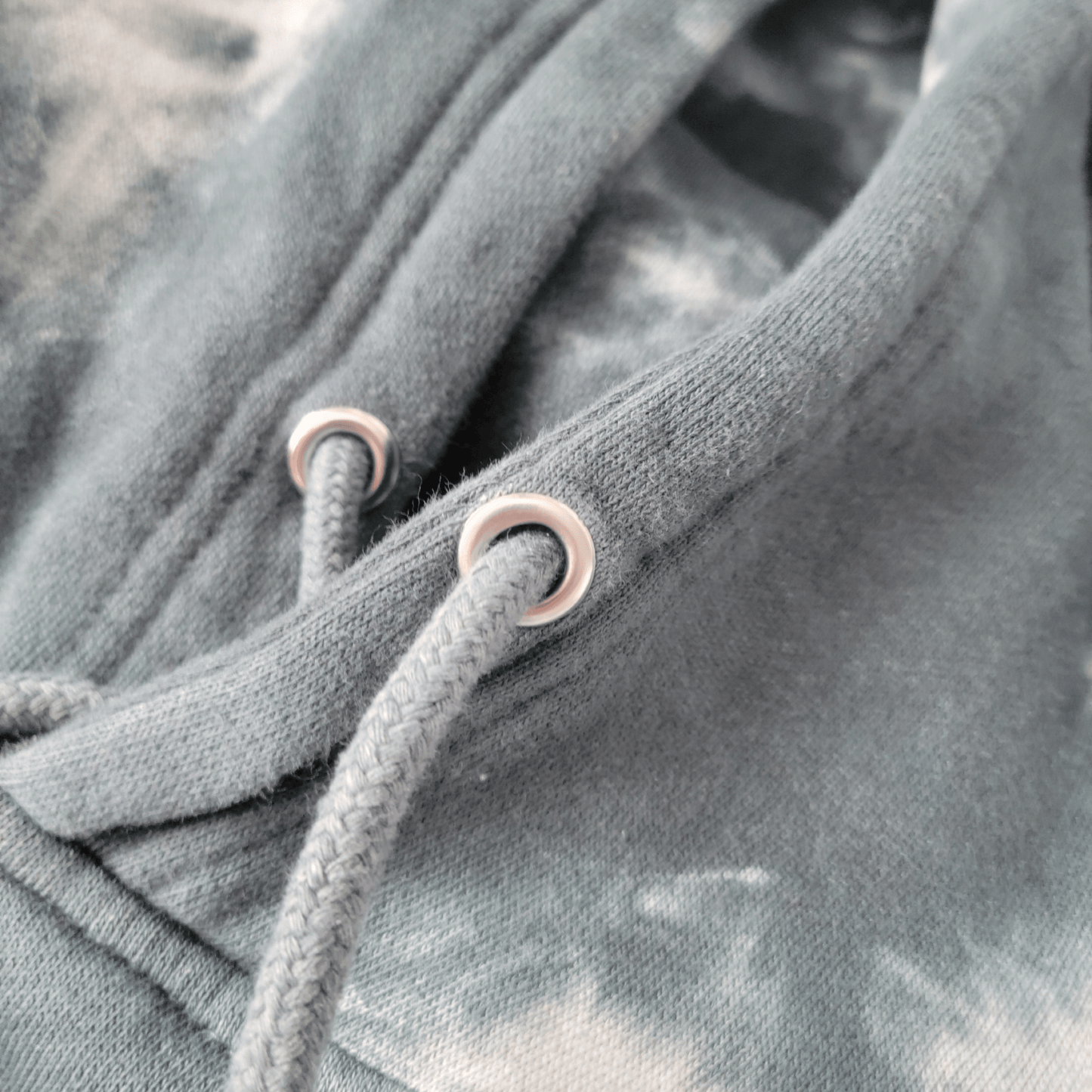 Turtle Island Tie Hoodie Red Rebel Armour