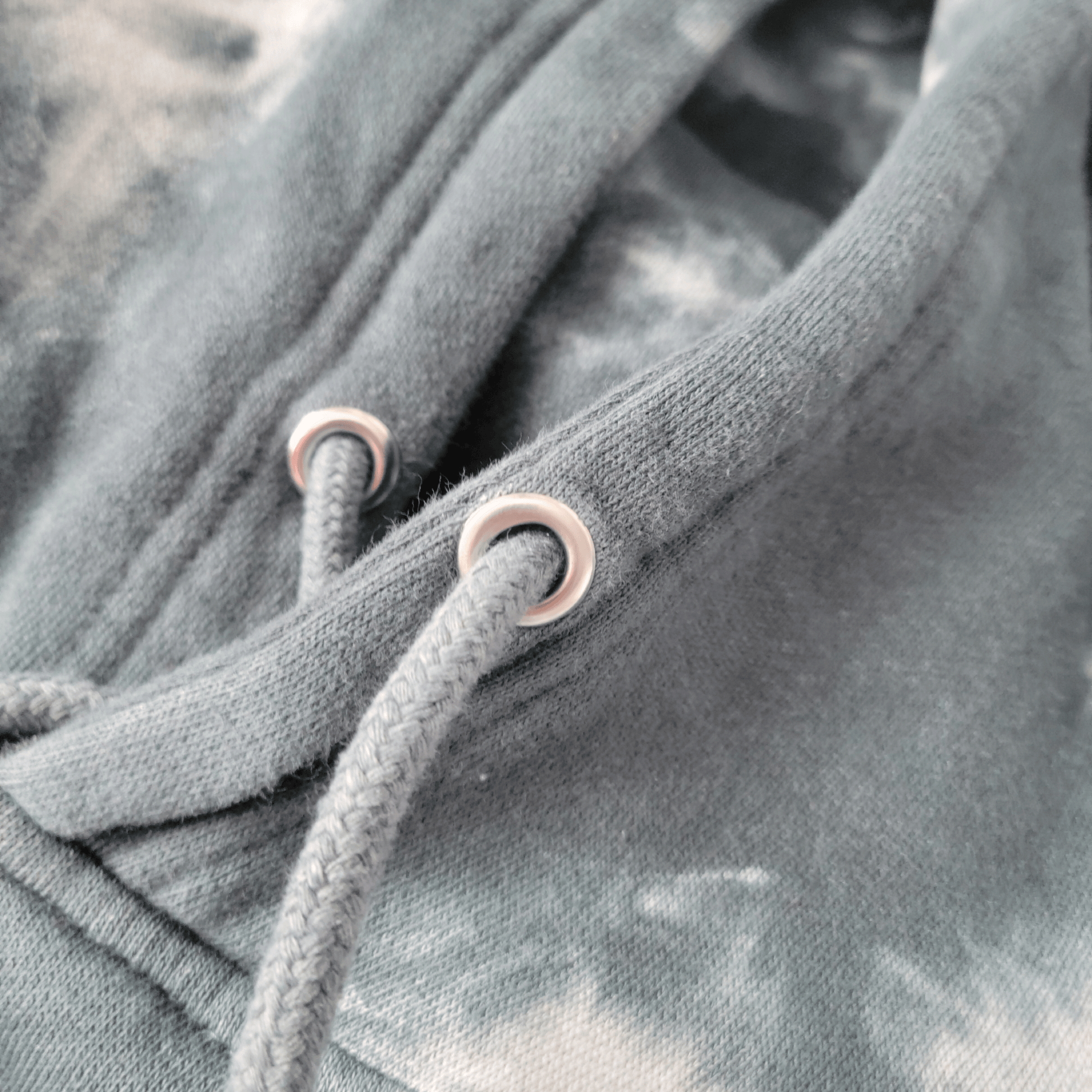 Turtle Island Tie Hoodie Red Rebel Armour